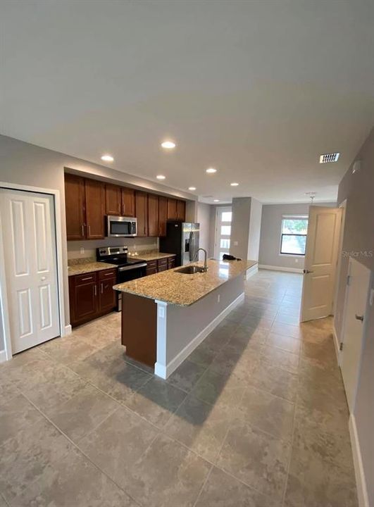 For Rent: $2,200 (3 beds, 2 baths, 1591 Square Feet)