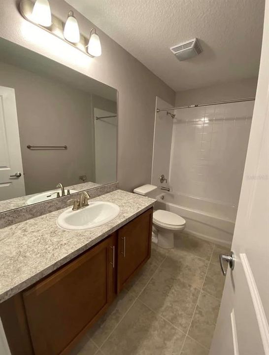 For Rent: $2,200 (3 beds, 2 baths, 1591 Square Feet)