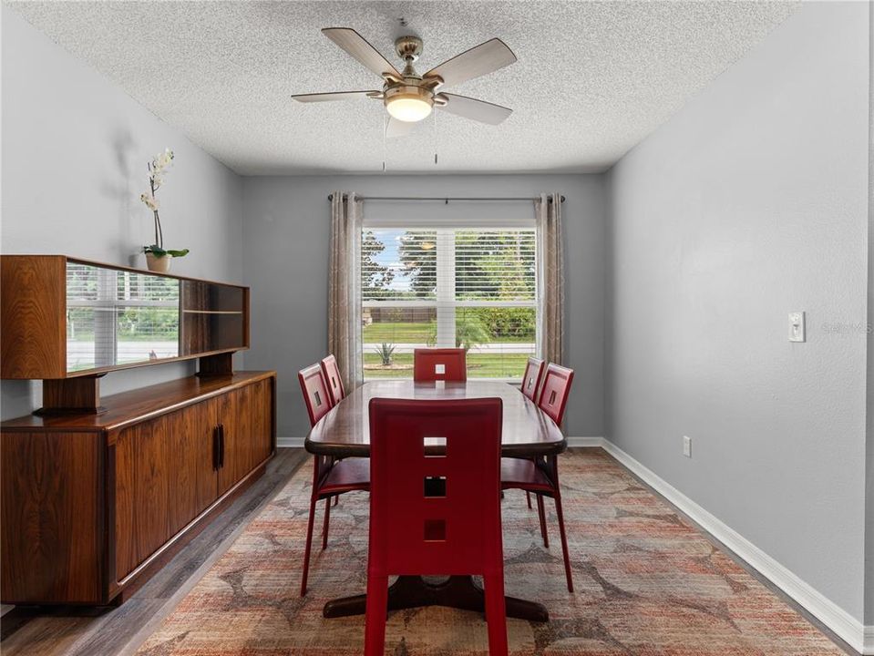 En Venta: $349,900 (4 camas, 2 baños, 1953 Pies cuadrados)