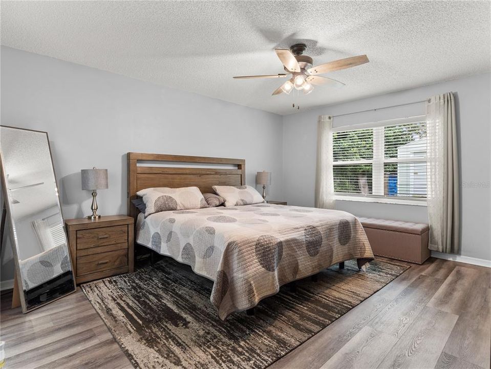 En Venta: $349,900 (4 camas, 2 baños, 1953 Pies cuadrados)