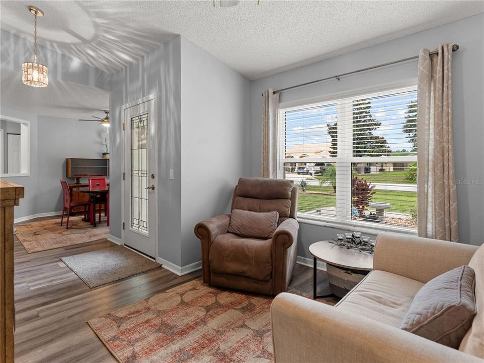 En Venta: $349,900 (4 camas, 2 baños, 1953 Pies cuadrados)