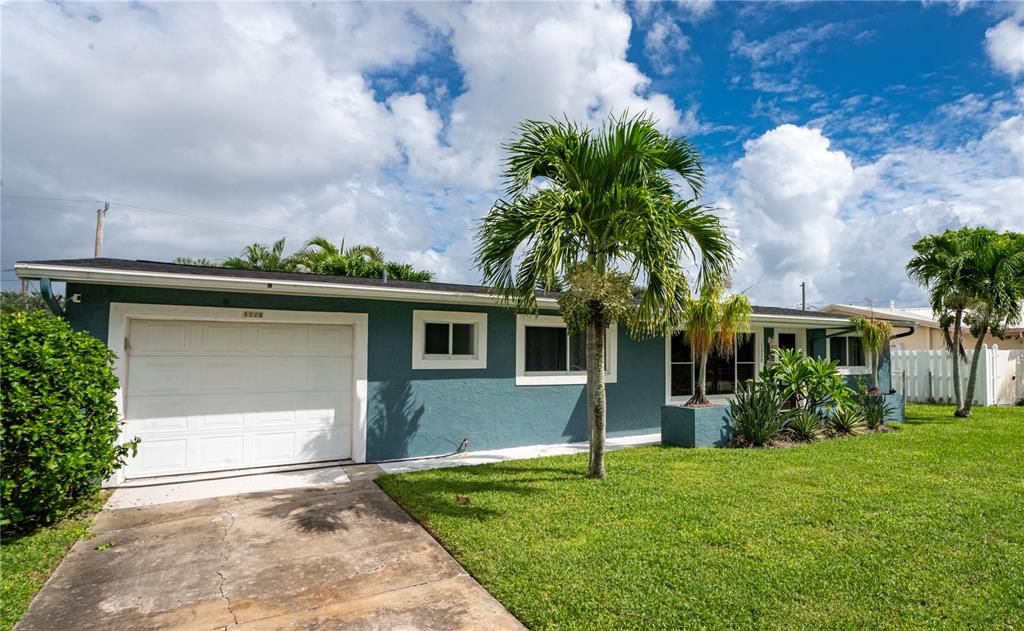 For Sale: $525,000 (3 beds, 2 baths, 1222 Square Feet)