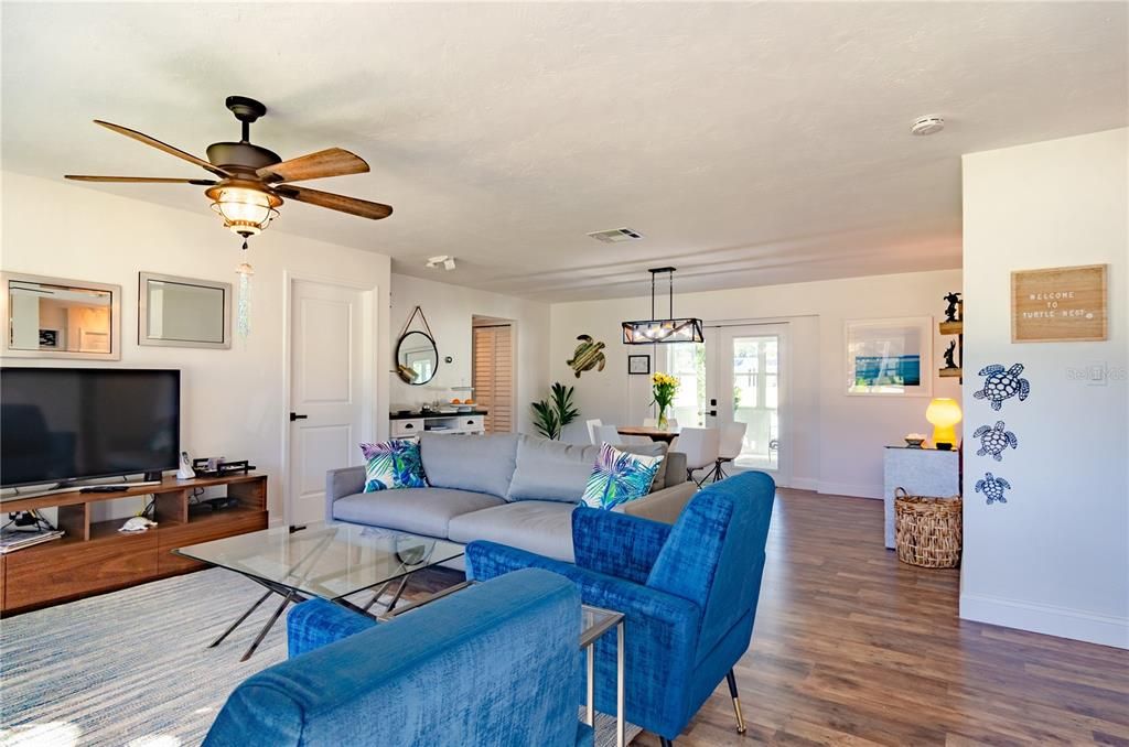 For Sale: $525,000 (3 beds, 2 baths, 1222 Square Feet)