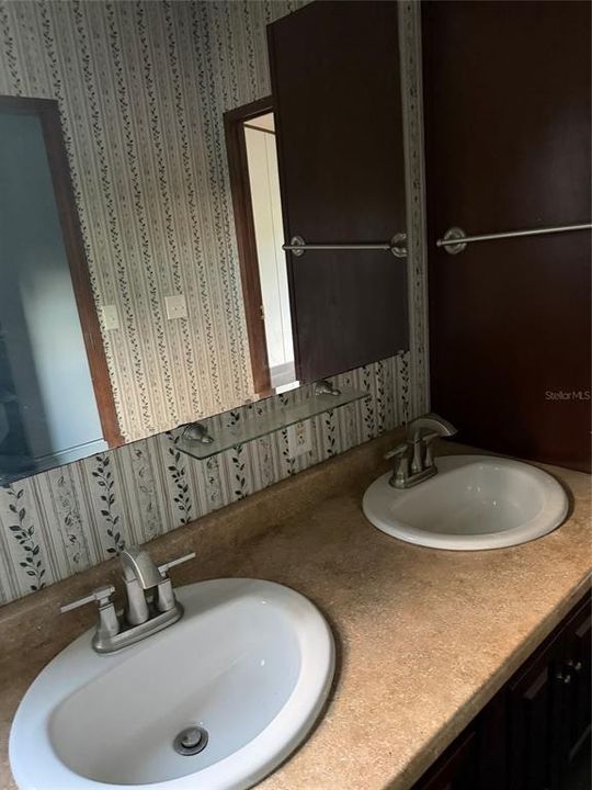 В аренду: $1,800 (4 спален, 2 ванн, 1560 Квадратных фут)