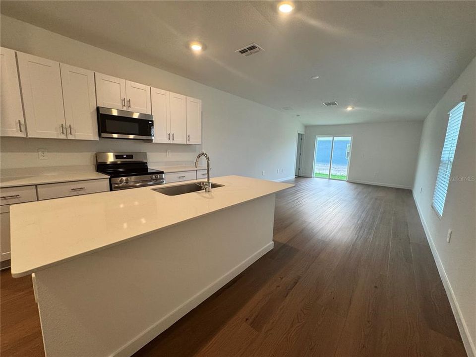 For Rent: $1,950 (3 beds, 2 baths, 1429 Square Feet)