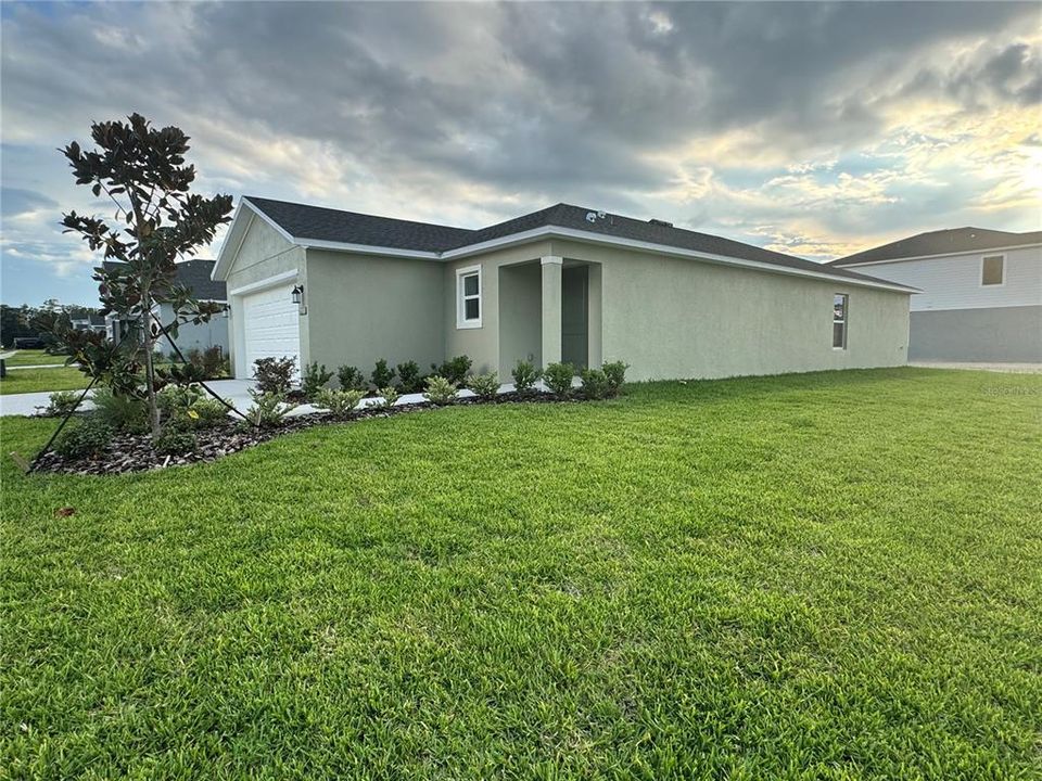 For Rent: $1,950 (3 beds, 2 baths, 1429 Square Feet)