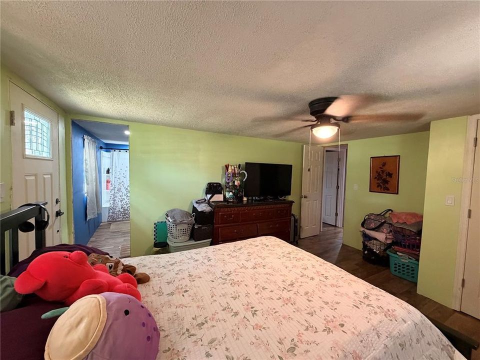 For Sale: $160,000 (3 beds, 2 baths, 1300 Square Feet)