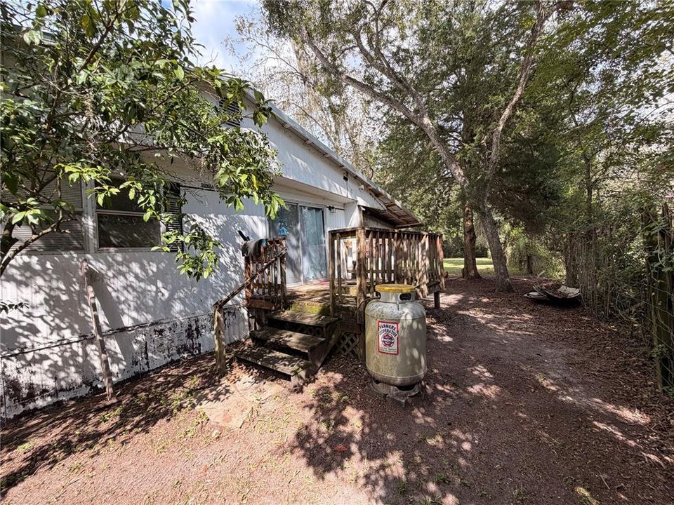 For Sale: $160,000 (3 beds, 2 baths, 1300 Square Feet)