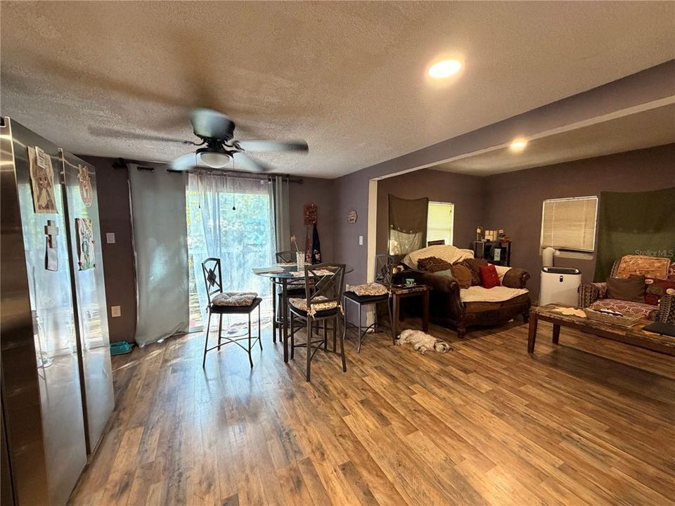 For Sale: $160,000 (3 beds, 2 baths, 1300 Square Feet)