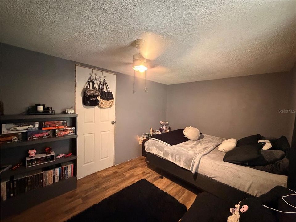 For Sale: $160,000 (3 beds, 2 baths, 1300 Square Feet)