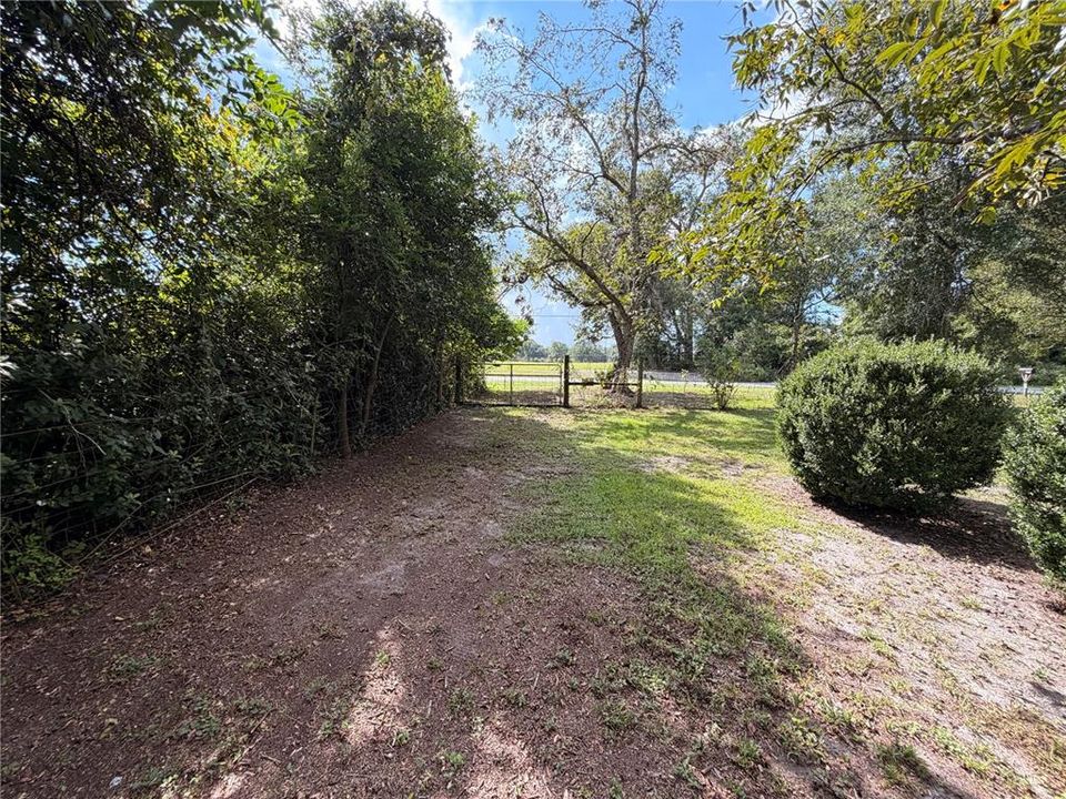 For Sale: $160,000 (3 beds, 2 baths, 1300 Square Feet)