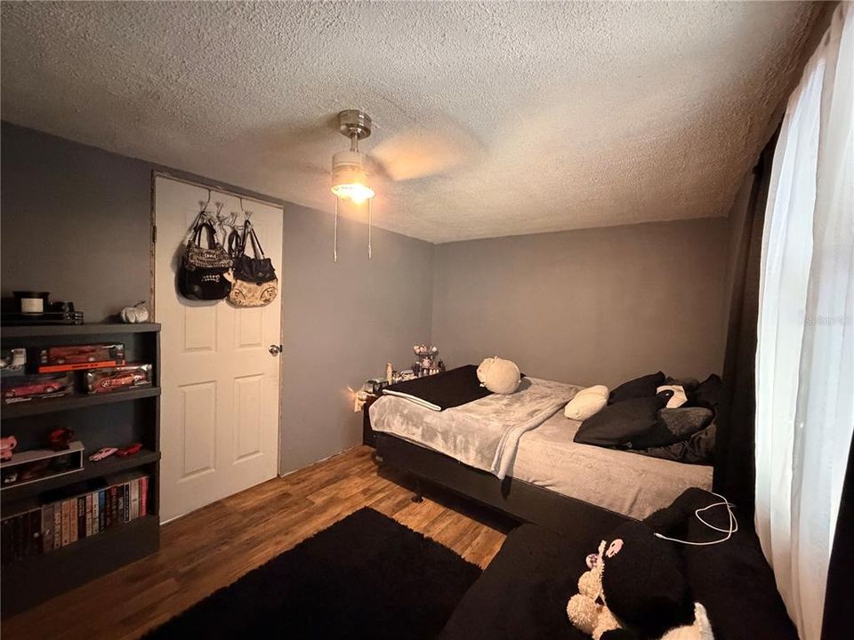 For Sale: $160,000 (3 beds, 2 baths, 1300 Square Feet)
