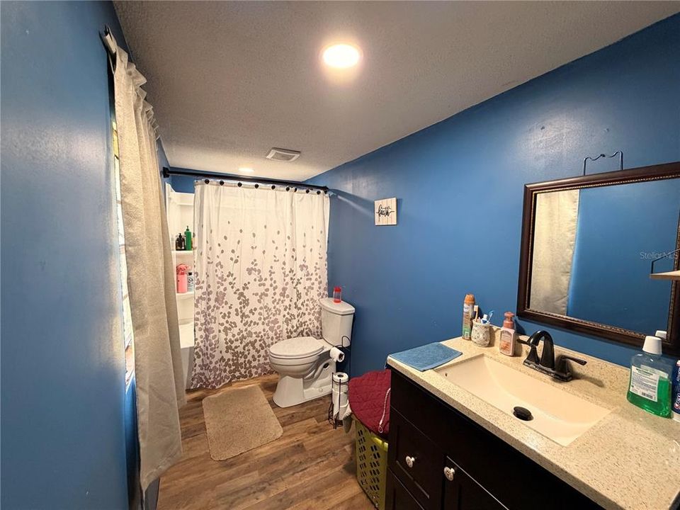 For Sale: $160,000 (3 beds, 2 baths, 1300 Square Feet)