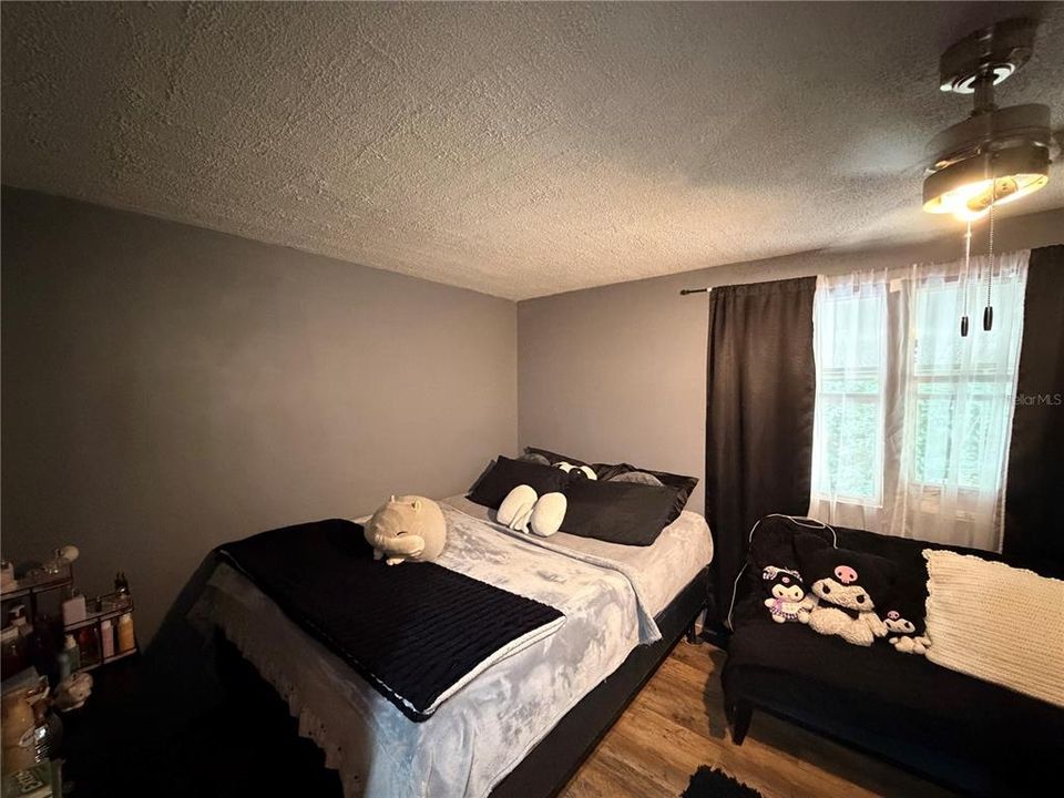 For Sale: $160,000 (3 beds, 2 baths, 1300 Square Feet)