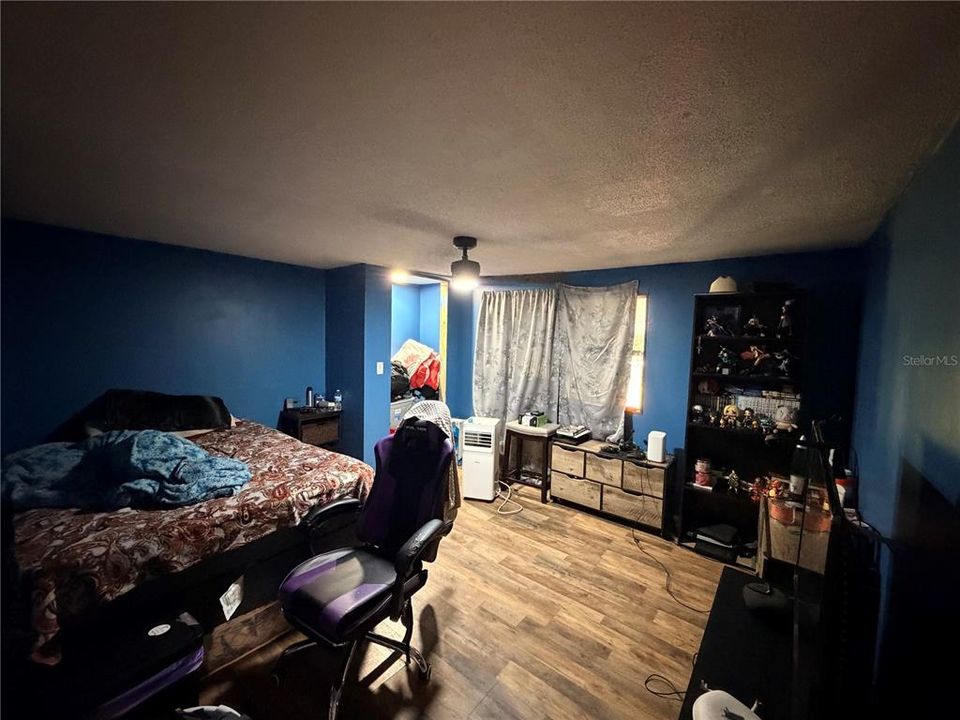 For Sale: $160,000 (3 beds, 2 baths, 1300 Square Feet)