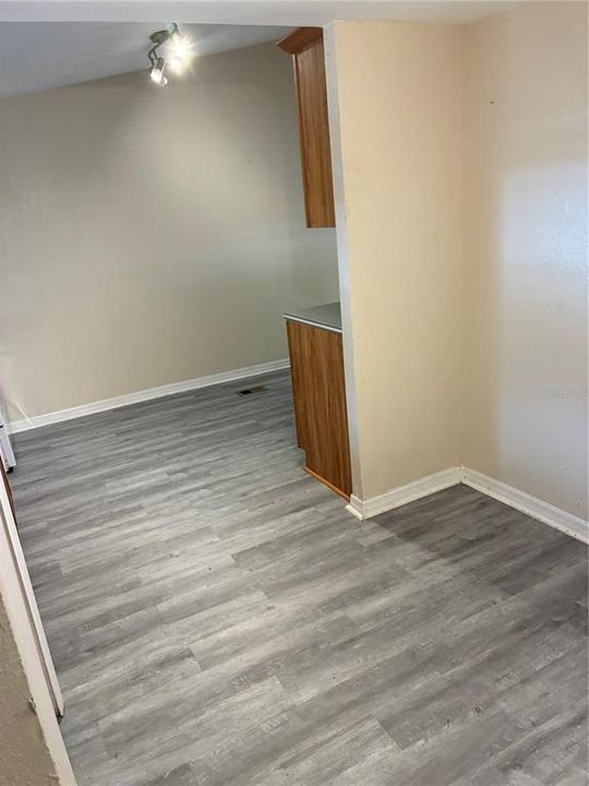 For Rent: $1,350 (1 beds, 1 baths, 780 Square Feet)