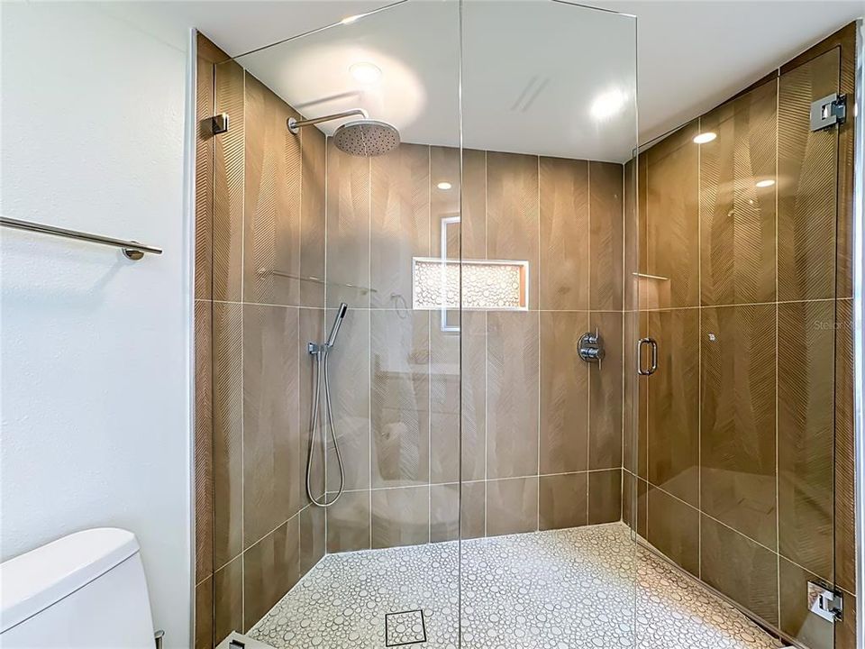 На продажу: $679,000 (2 спален, 2 ванн, 1424 Квадратных фут)