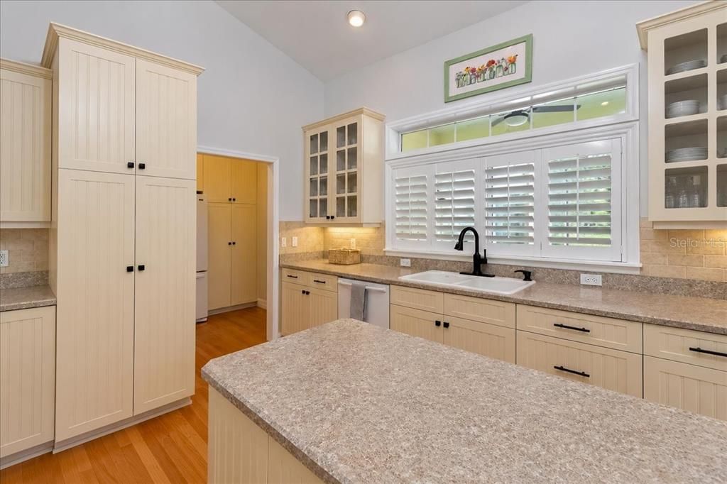 For Sale: $700,000 (2 beds, 2 baths, 1637 Square Feet)