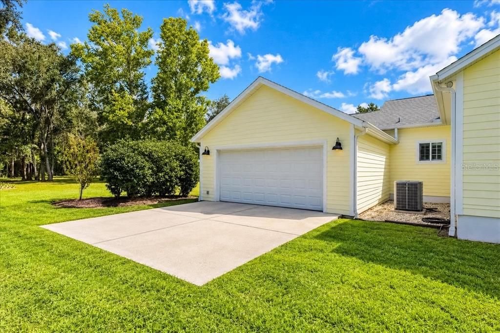 For Sale: $700,000 (2 beds, 2 baths, 1637 Square Feet)