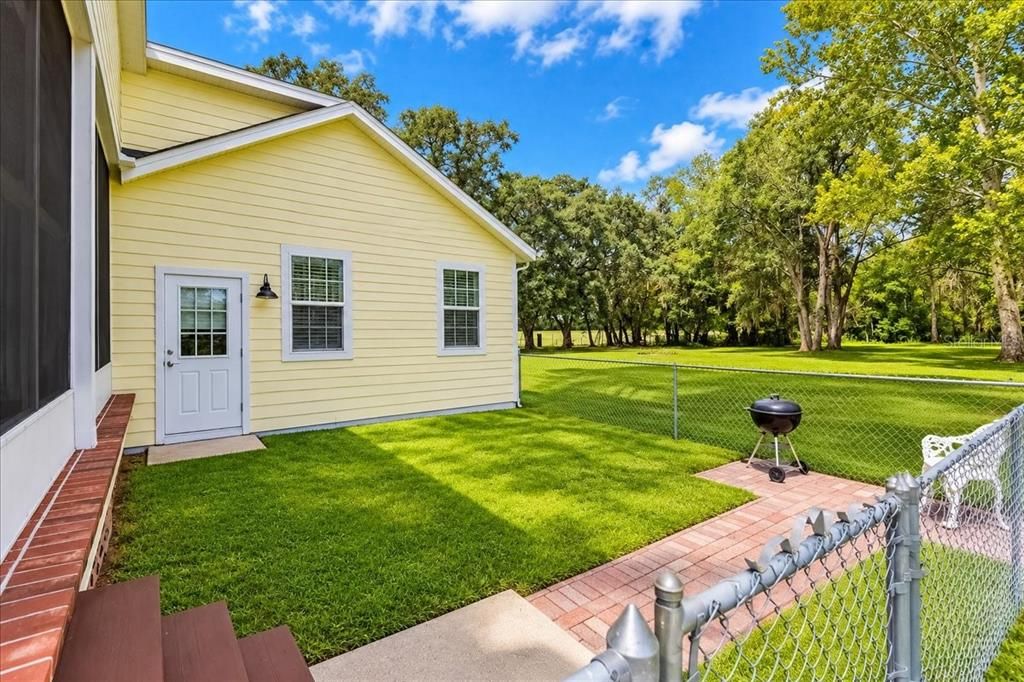 For Sale: $700,000 (2 beds, 2 baths, 1637 Square Feet)