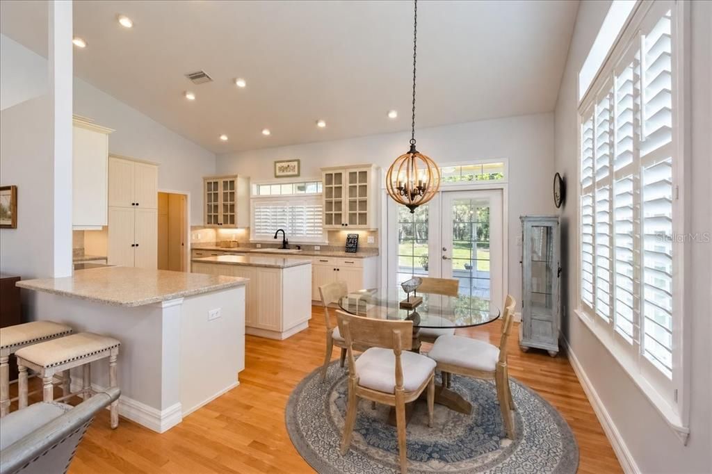 For Sale: $700,000 (2 beds, 2 baths, 1637 Square Feet)