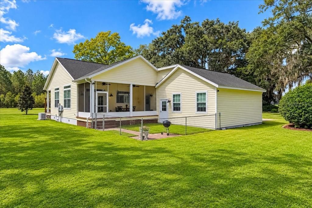 For Sale: $700,000 (2 beds, 2 baths, 1637 Square Feet)