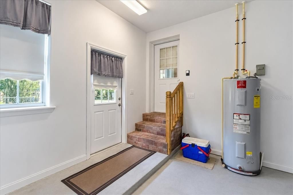 For Sale: $700,000 (2 beds, 2 baths, 1637 Square Feet)