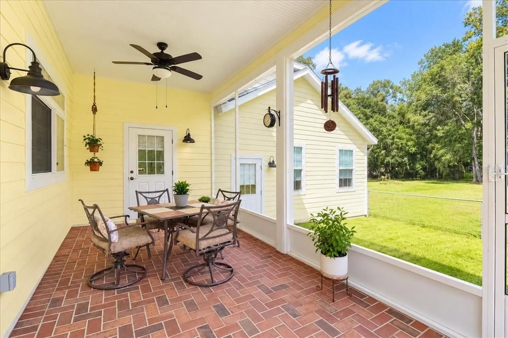 For Sale: $700,000 (2 beds, 2 baths, 1637 Square Feet)