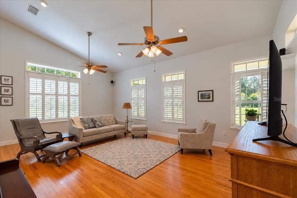 For Sale: $700,000 (2 beds, 2 baths, 1637 Square Feet)
