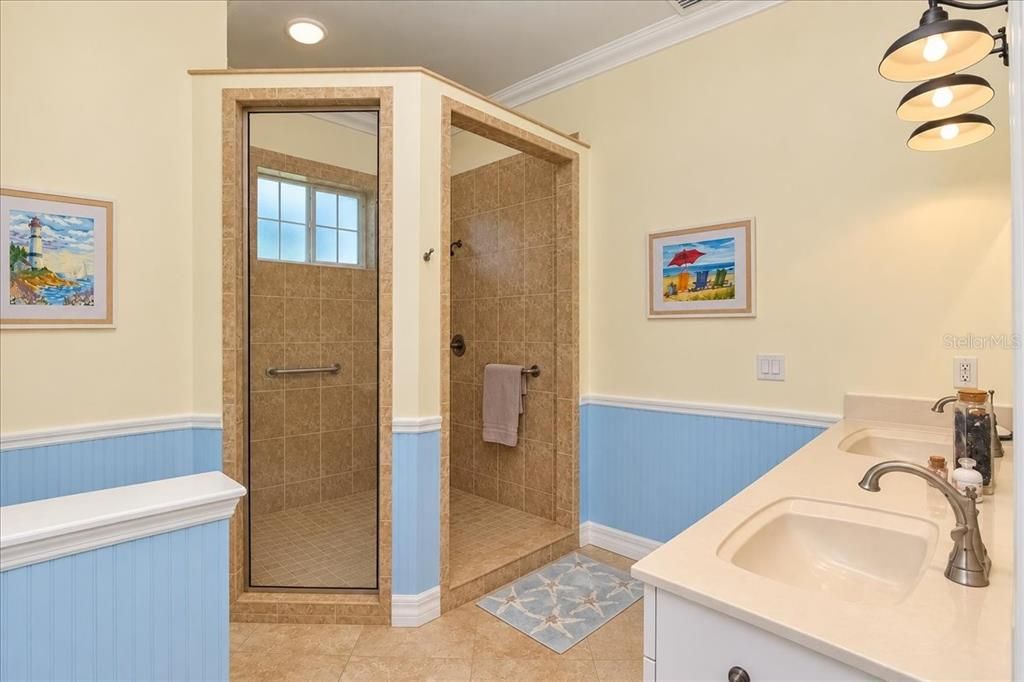 For Sale: $700,000 (2 beds, 2 baths, 1637 Square Feet)