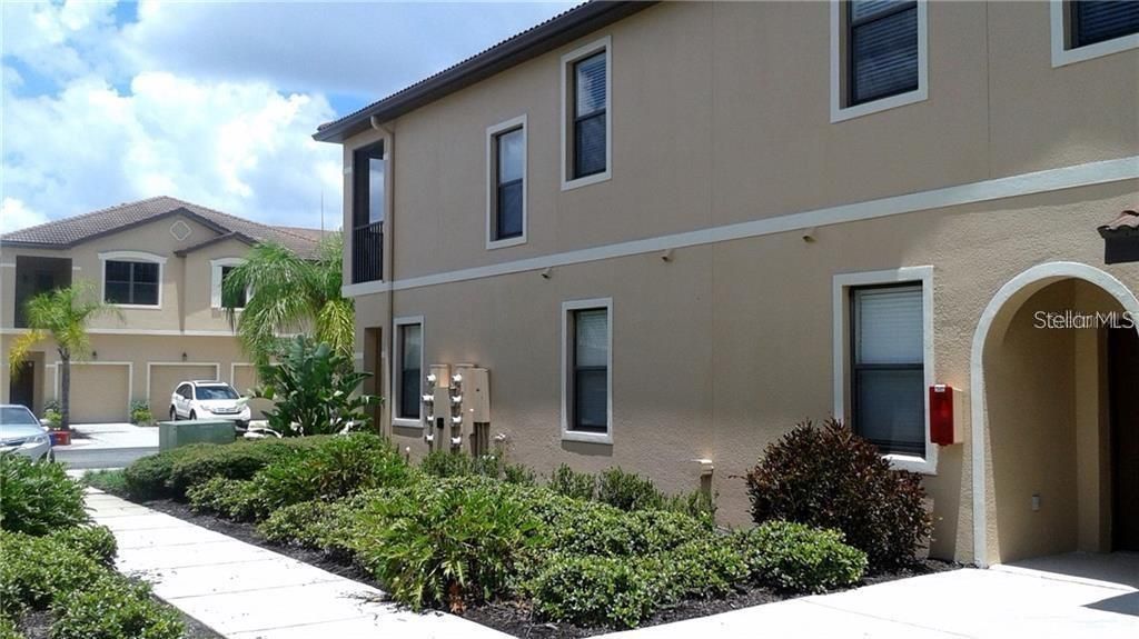 For Rent: $2,100 (3 beds, 2 baths, 1210 Square Feet)