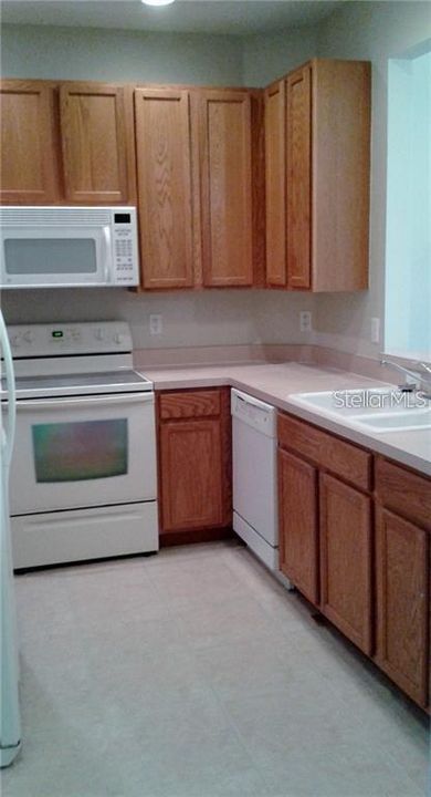 For Rent: $2,100 (3 beds, 2 baths, 1210 Square Feet)