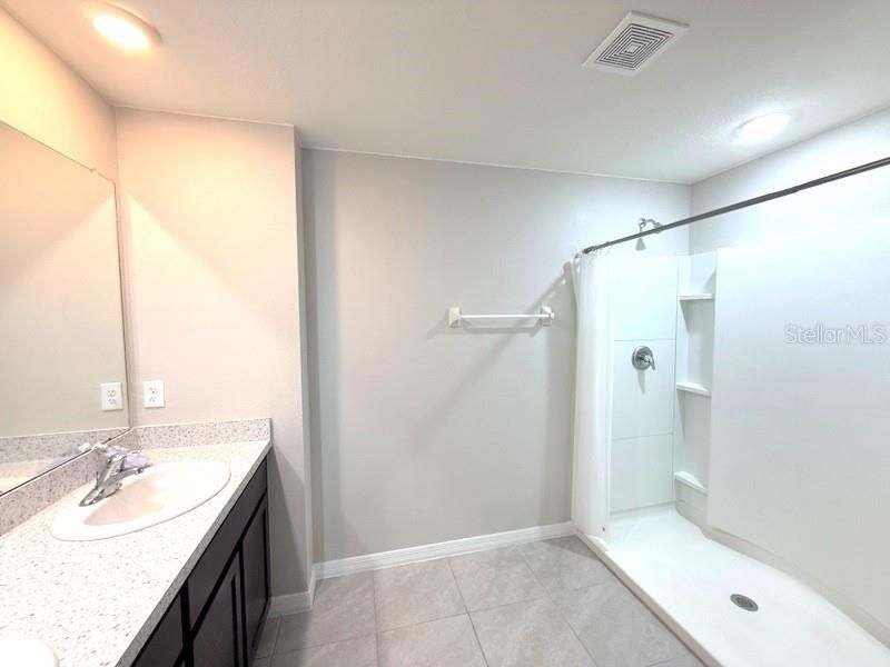 For Rent: $2,400 (5 beds, 3 baths, 2447 Square Feet)
