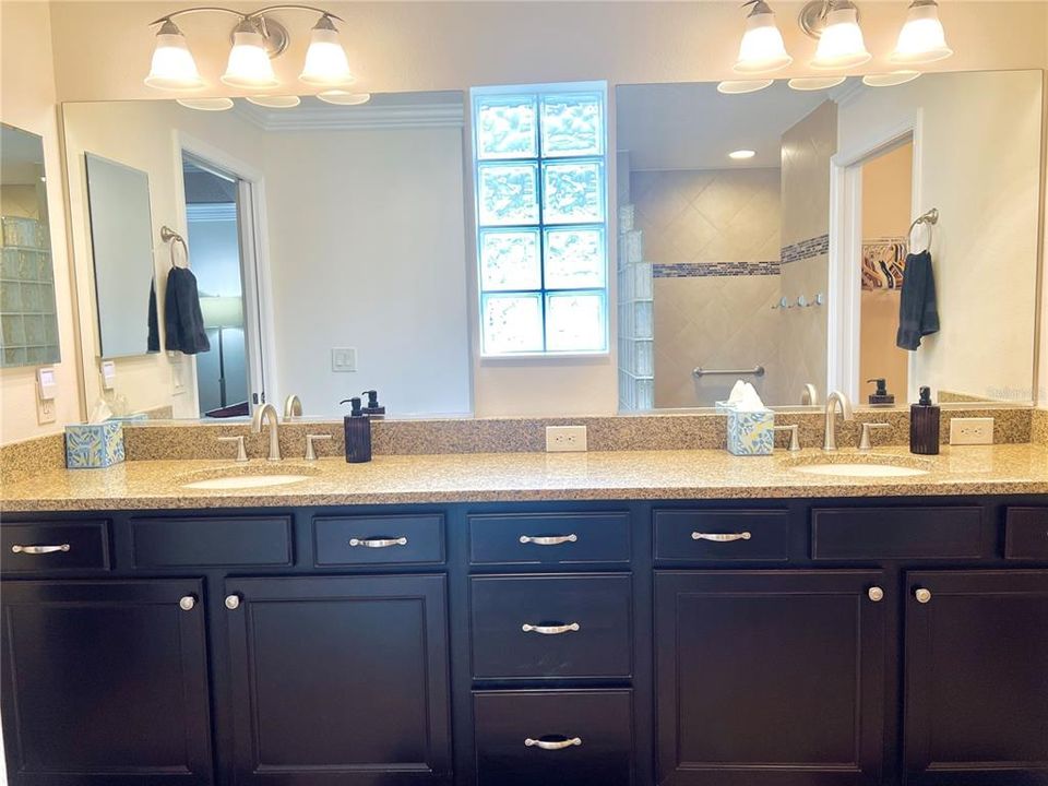 For Rent: $3,000 (3 beds, 2 baths, 1903 Square Feet)