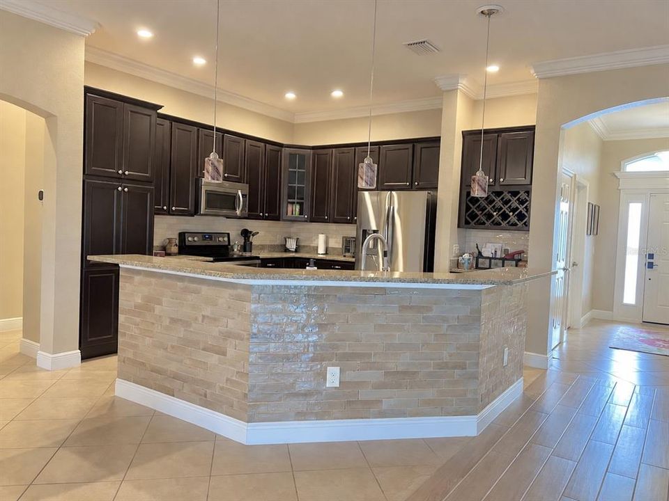 For Rent: $3,000 (3 beds, 2 baths, 1903 Square Feet)