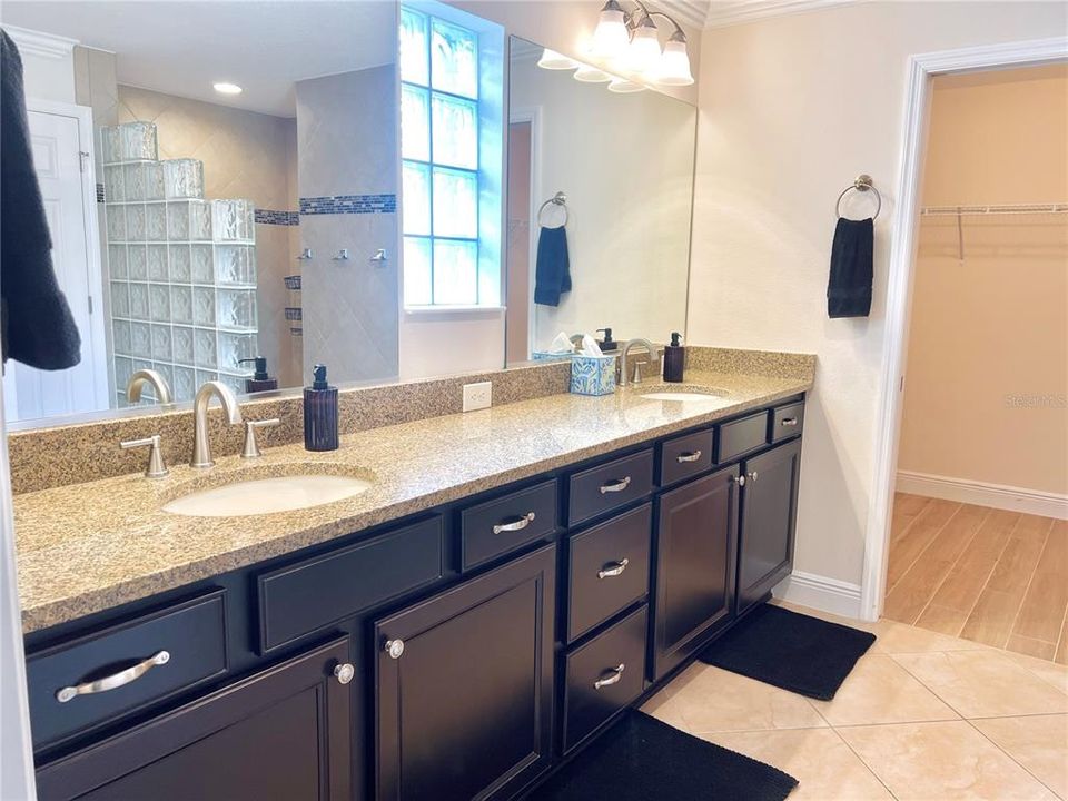 For Rent: $3,000 (3 beds, 2 baths, 1903 Square Feet)