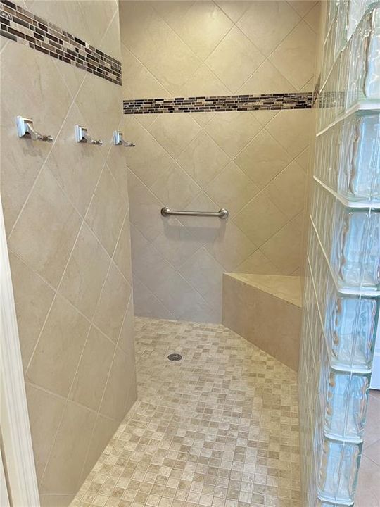 For Rent: $3,000 (3 beds, 2 baths, 1903 Square Feet)