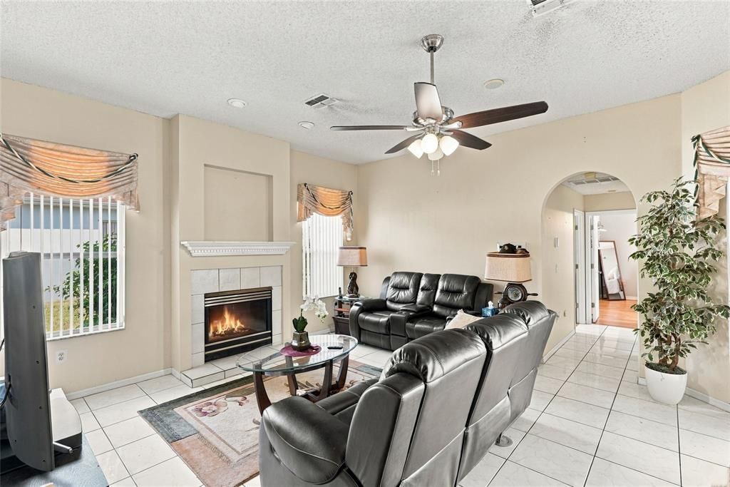 For Sale: $395,000 (3 beds, 2 baths, 2126 Square Feet)