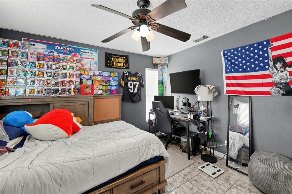 For Sale: $449,950 (3 beds, 2 baths, 1400 Square Feet)