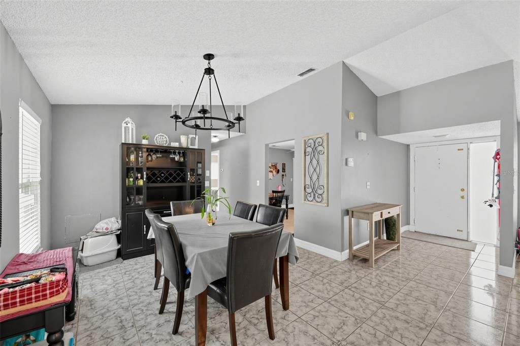For Sale: $449,950 (3 beds, 2 baths, 1400 Square Feet)