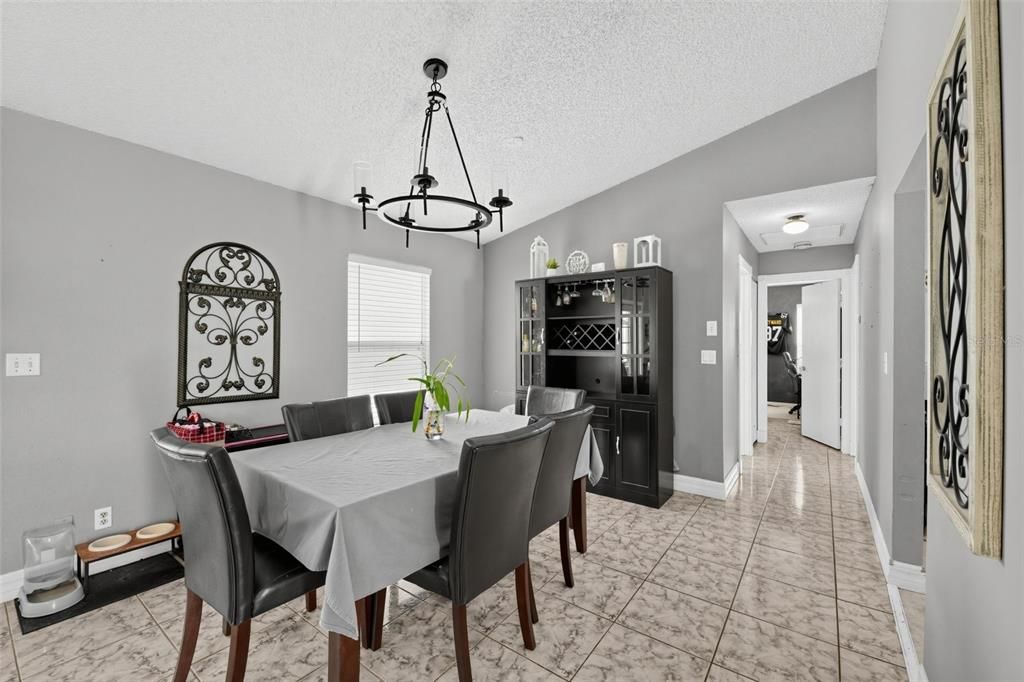 For Sale: $449,950 (3 beds, 2 baths, 1400 Square Feet)