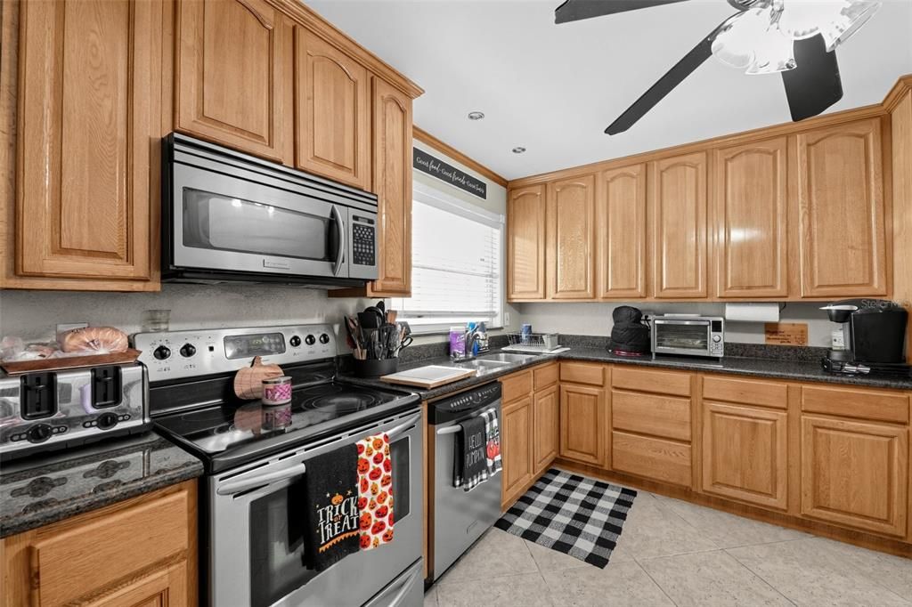 For Sale: $449,950 (3 beds, 2 baths, 1400 Square Feet)
