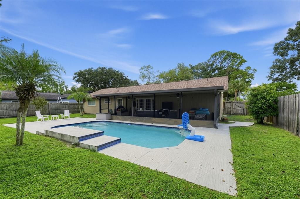 For Sale: $449,950 (3 beds, 2 baths, 1400 Square Feet)