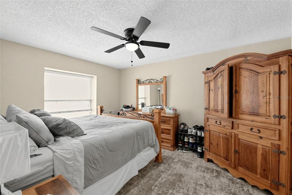 For Sale: $449,950 (3 beds, 2 baths, 1400 Square Feet)