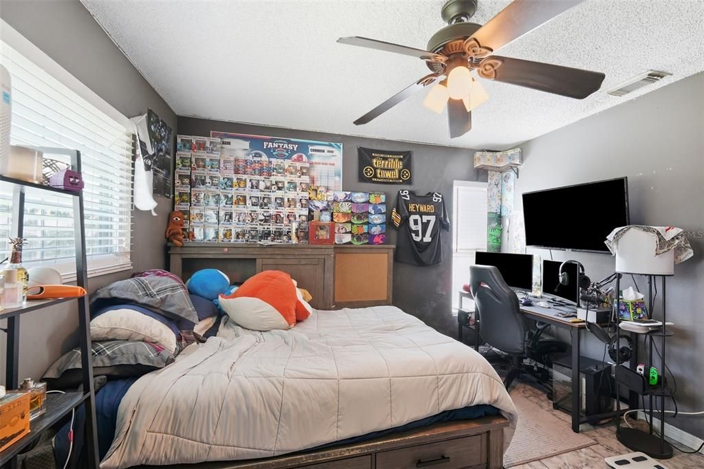 For Sale: $449,950 (3 beds, 2 baths, 1400 Square Feet)