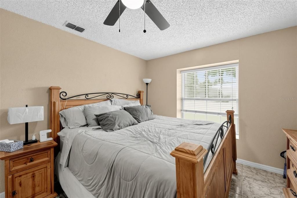 For Sale: $449,950 (3 beds, 2 baths, 1400 Square Feet)
