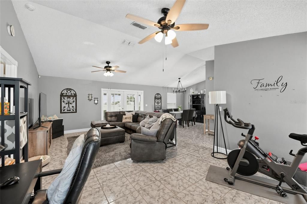 For Sale: $449,950 (3 beds, 2 baths, 1400 Square Feet)