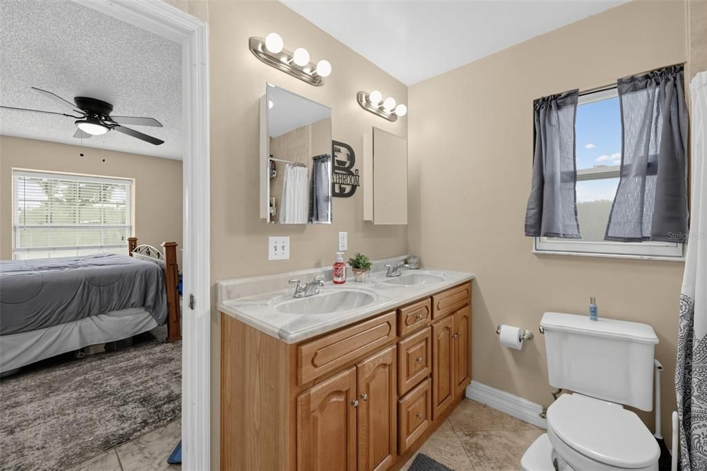 For Sale: $449,950 (3 beds, 2 baths, 1400 Square Feet)