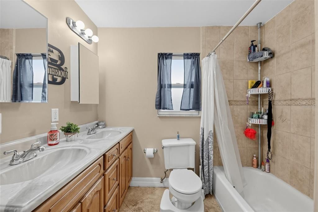 For Sale: $449,950 (3 beds, 2 baths, 1400 Square Feet)