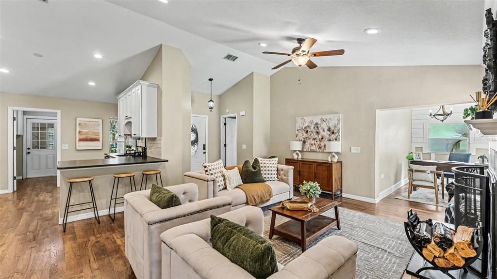 For Sale: $329,000 (3 beds, 2 baths, 1527 Square Feet)